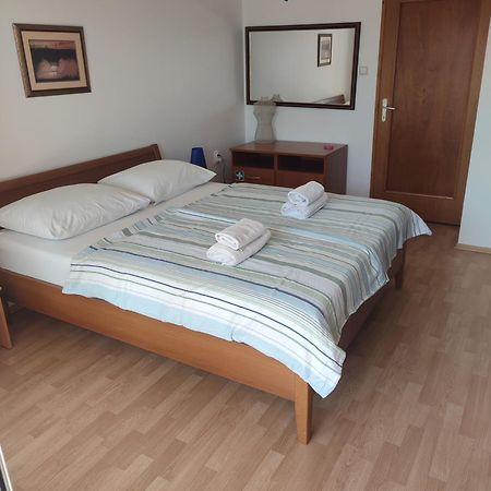 Biuk Apartments Novi Vinodolski Bagian luar foto