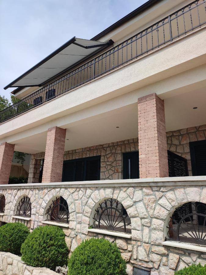 Biuk Apartments Novi Vinodolski Bagian luar foto