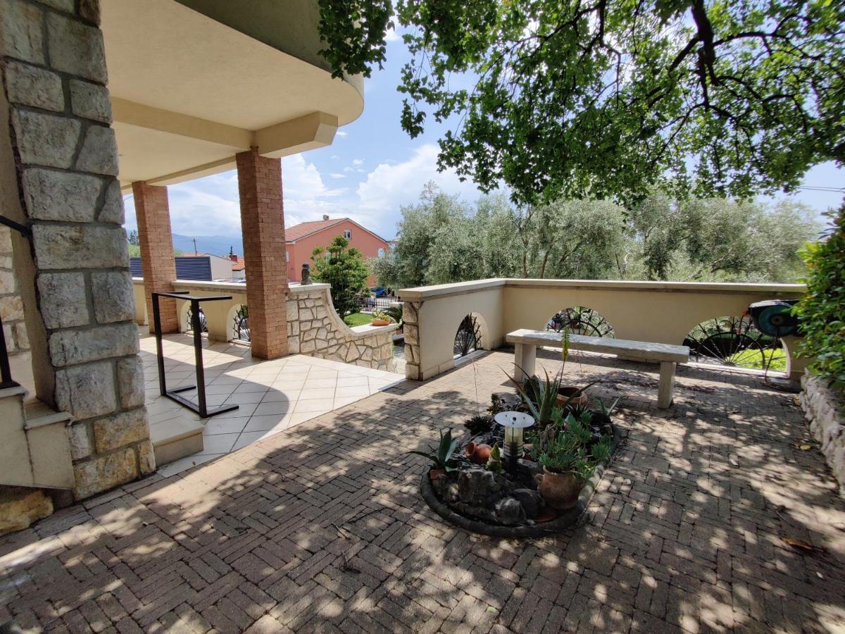 Biuk Apartments Novi Vinodolski Bagian luar foto