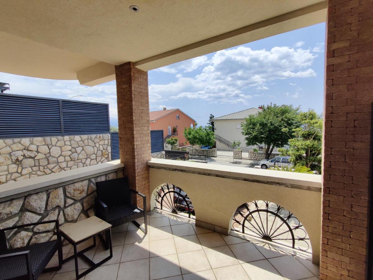 Biuk Apartments Novi Vinodolski Bagian luar foto