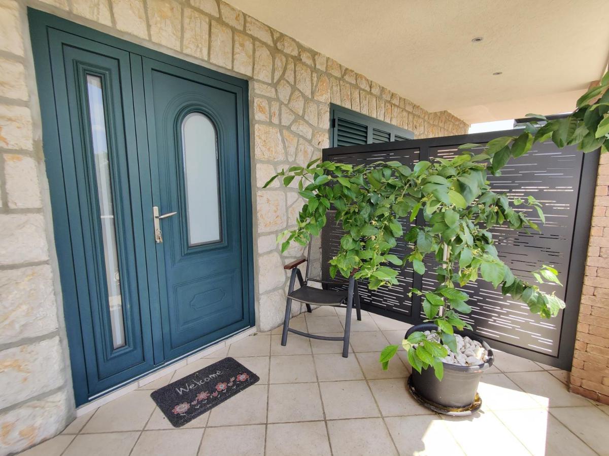 Biuk Apartments Novi Vinodolski Bagian luar foto