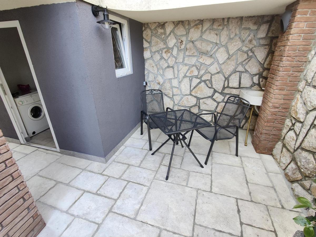 Biuk Apartments Novi Vinodolski Bagian luar foto