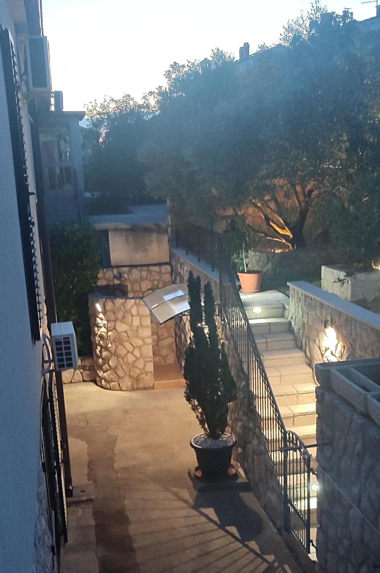 Biuk Apartments Novi Vinodolski Bagian luar foto