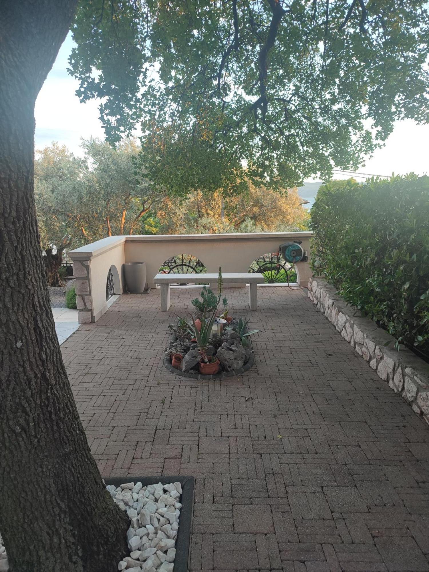 Biuk Apartments Novi Vinodolski Bagian luar foto