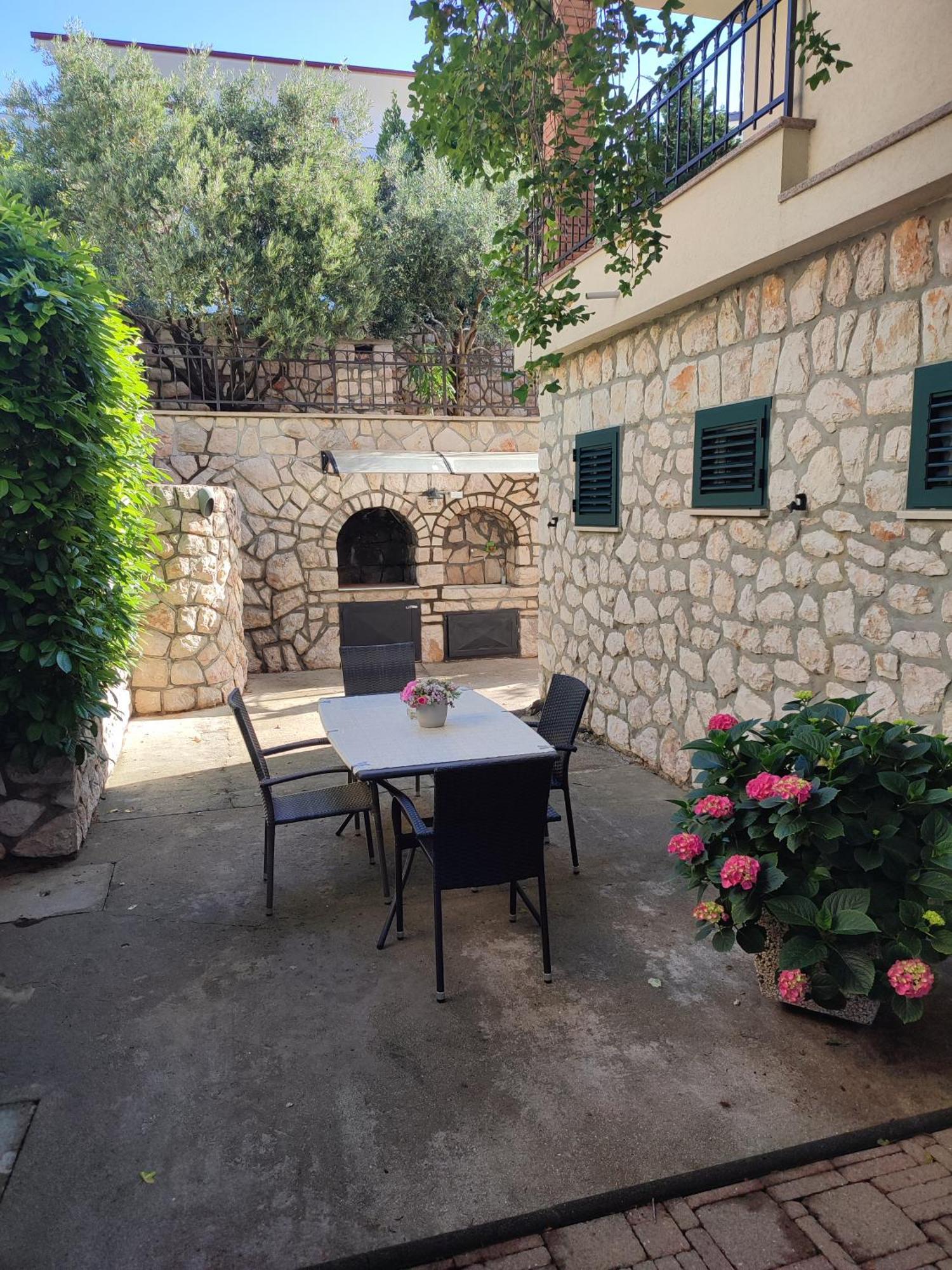 Biuk Apartments Novi Vinodolski Bagian luar foto