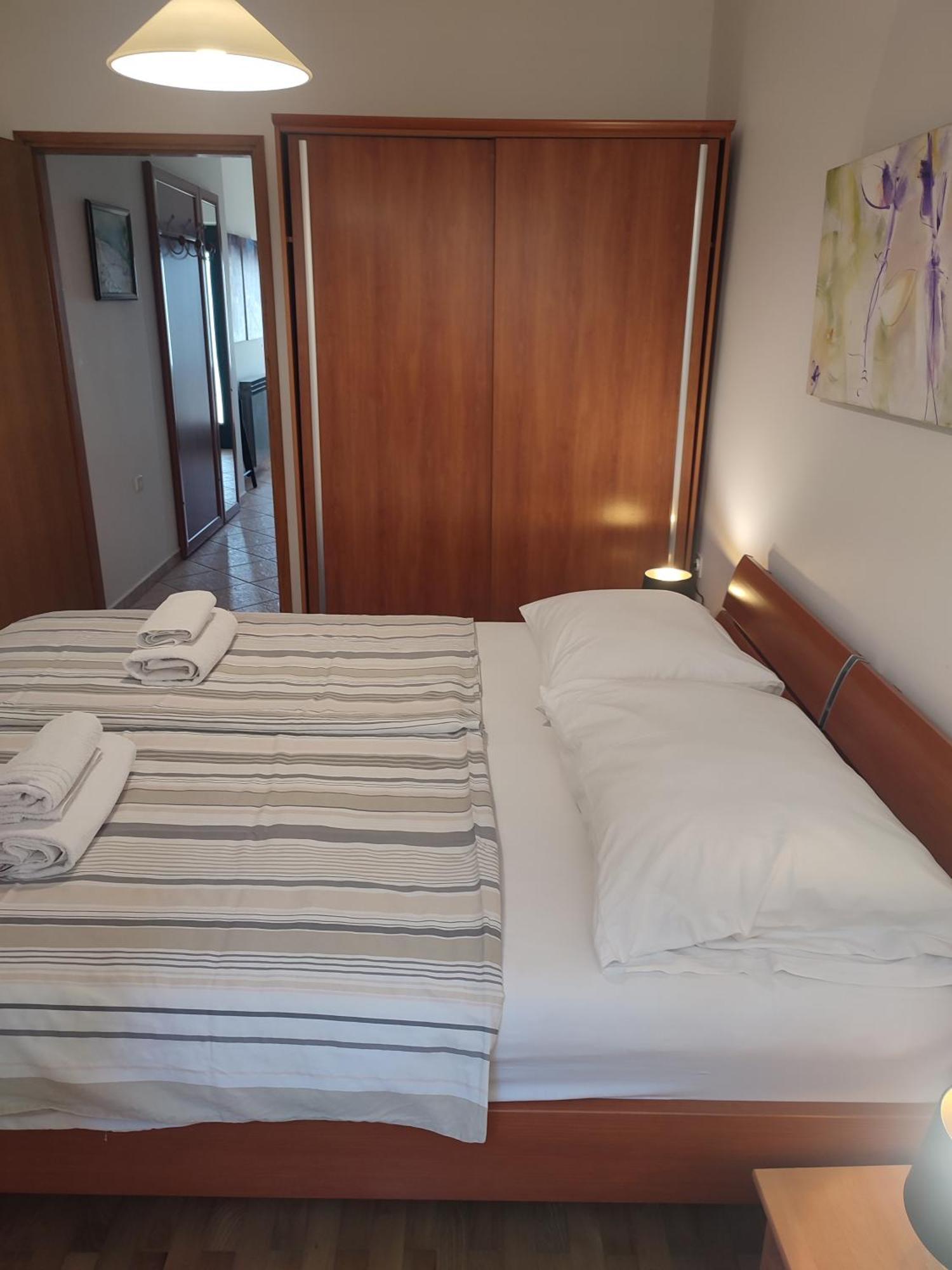 Biuk Apartments Novi Vinodolski Bagian luar foto