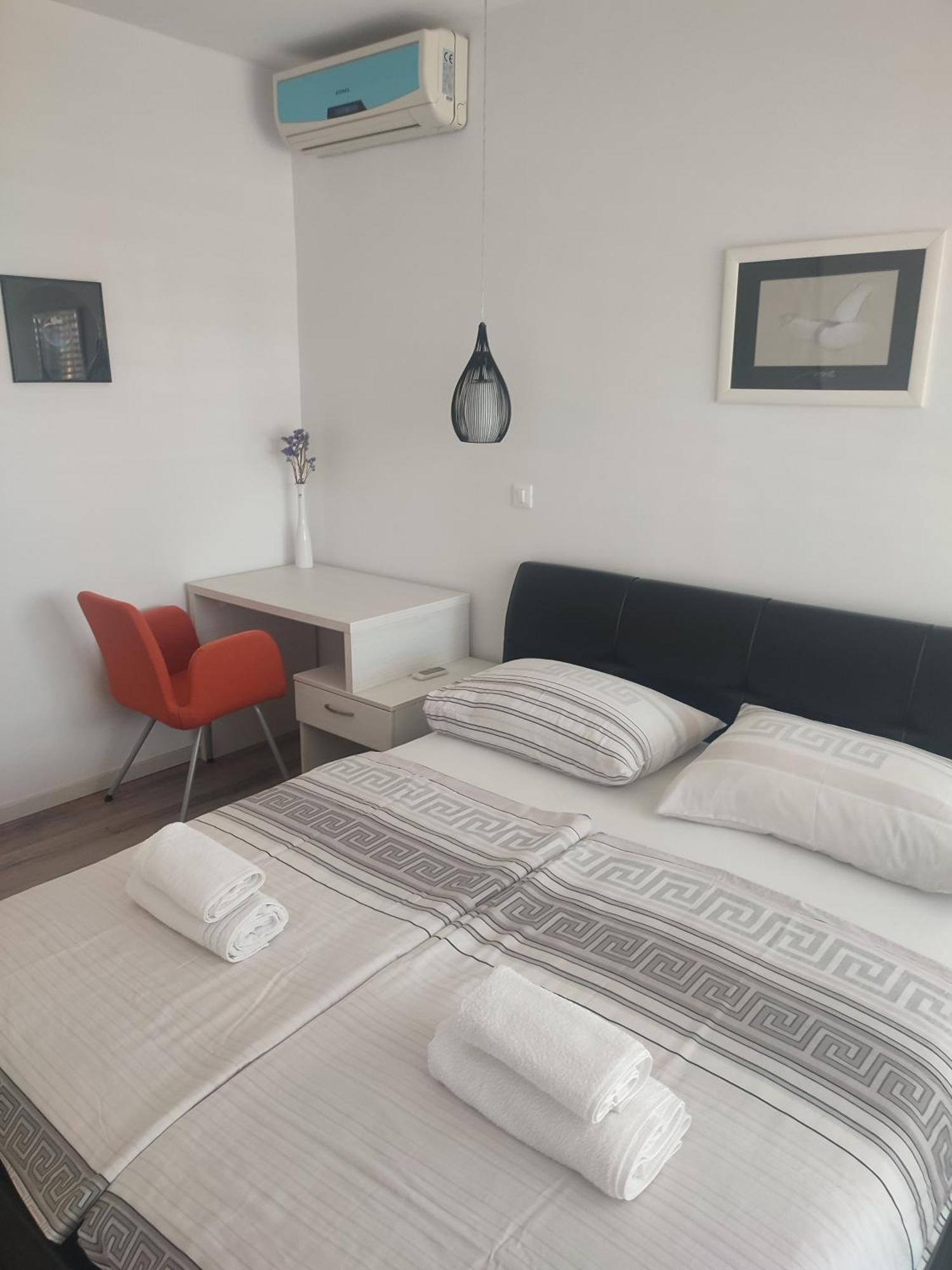 Biuk Apartments Novi Vinodolski Ruang foto