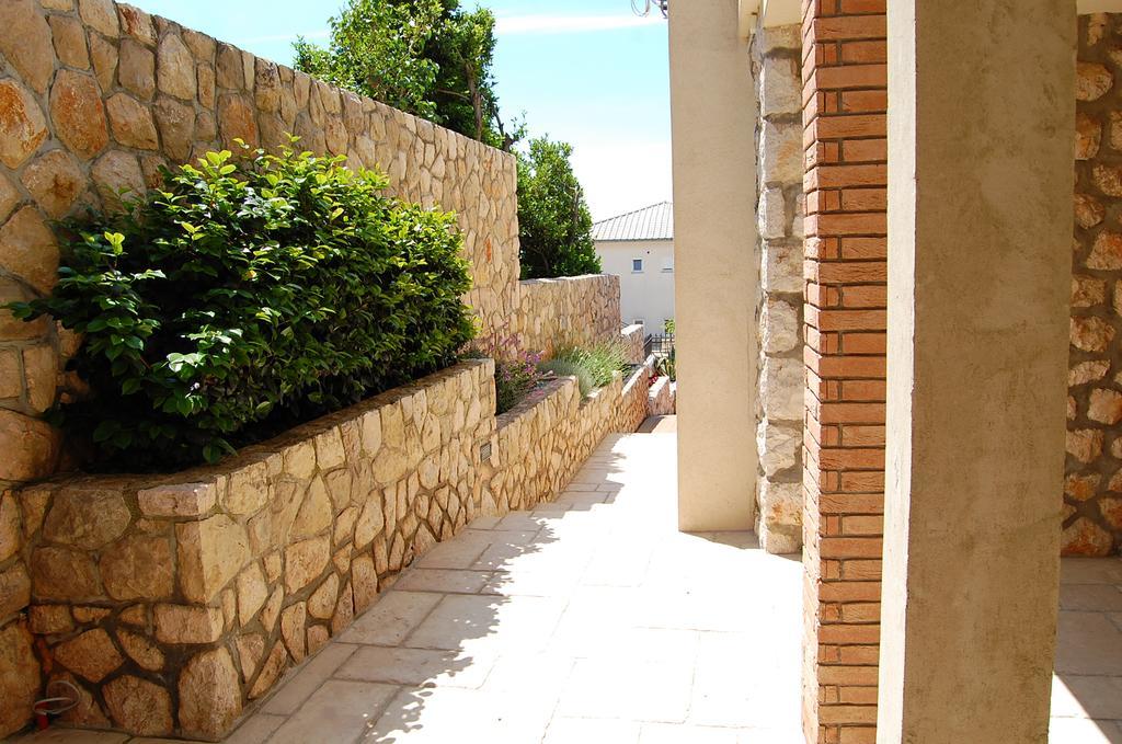 Biuk Apartments Novi Vinodolski Bagian luar foto